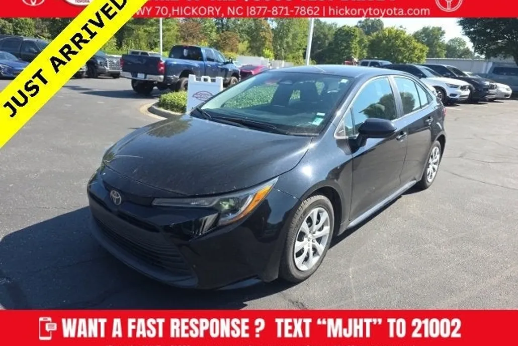2023 Toyota Corolla LE photo 1
