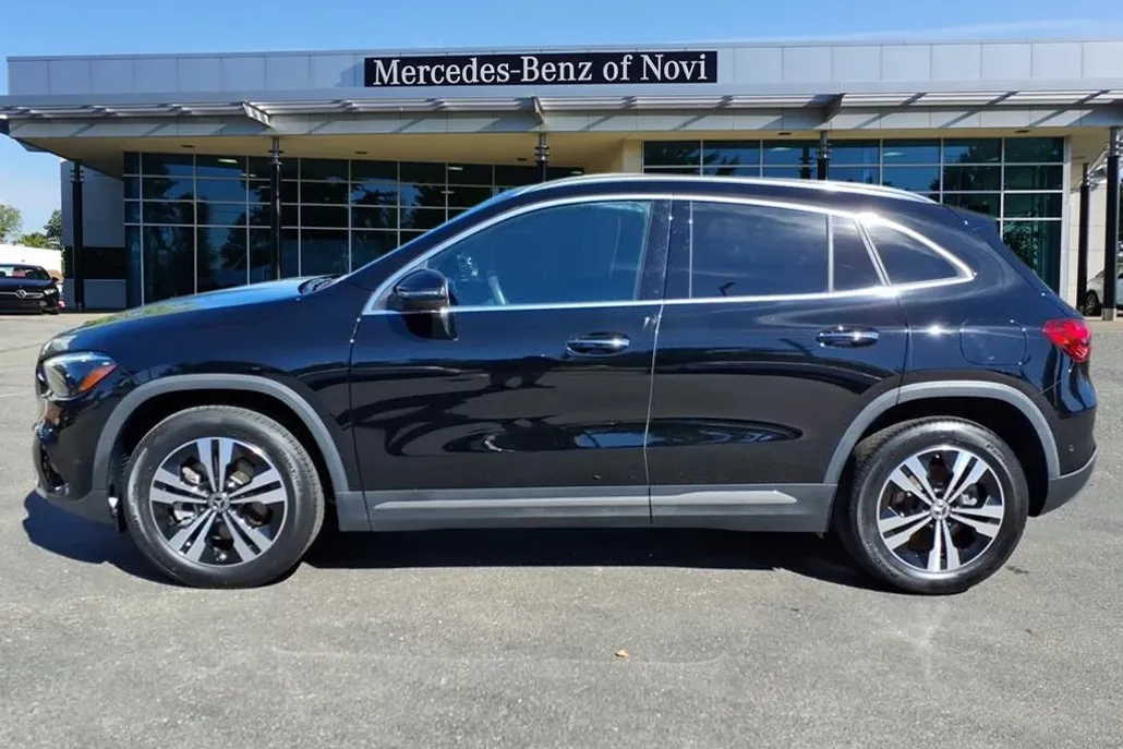 2025 Mercedes Benz GLA 250 4MATIC photo 1