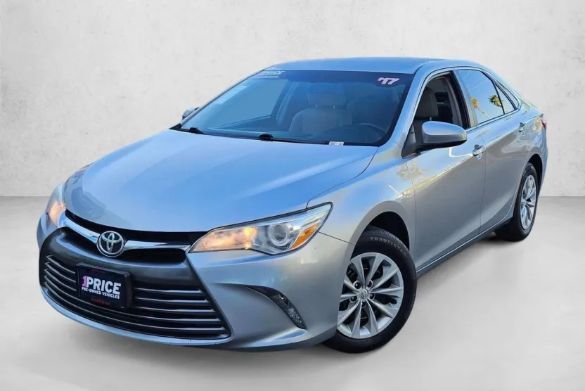 2017 Toyota Camry LE SE photo 1