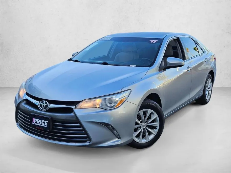 2017 Toyota Camry LE SE photo 1