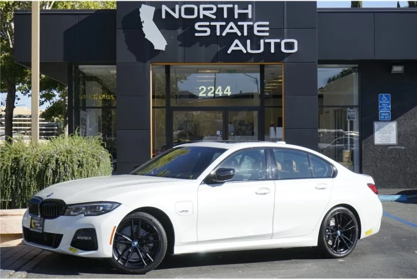 2022 Bmw 330e 3-Series photo 1