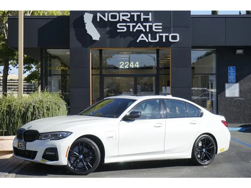2022 Bmw 330e 3-Series photo 1