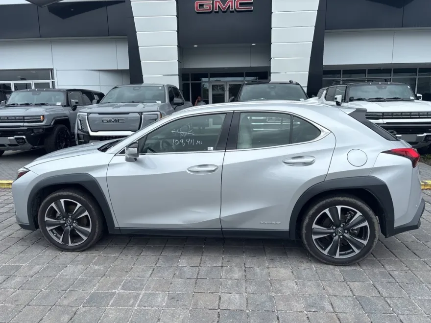 2020 Lexus UX 250h Premium photo 1