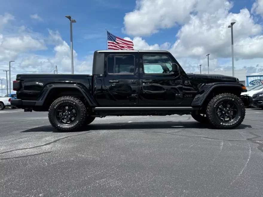 2025 Jeep Gladiator Willys photo 1