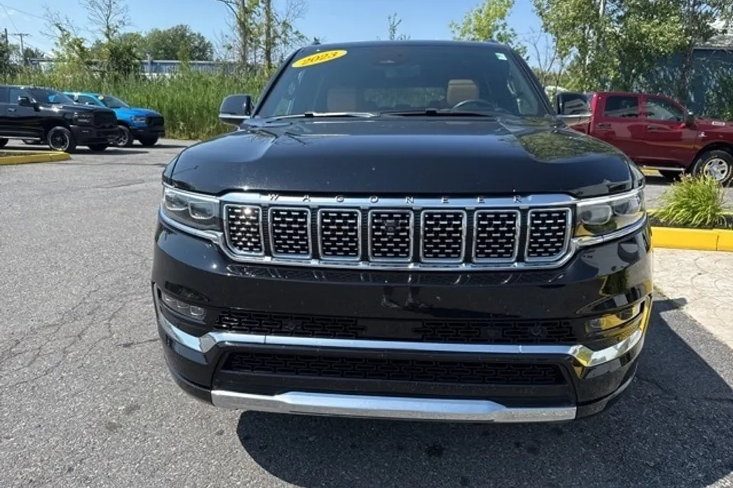 2023 Jeep Grand Wagoneer III photo 1