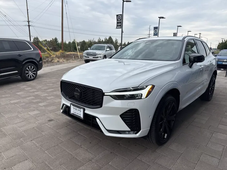 2026 Volvo XC60 B5 Black Edition photo 1