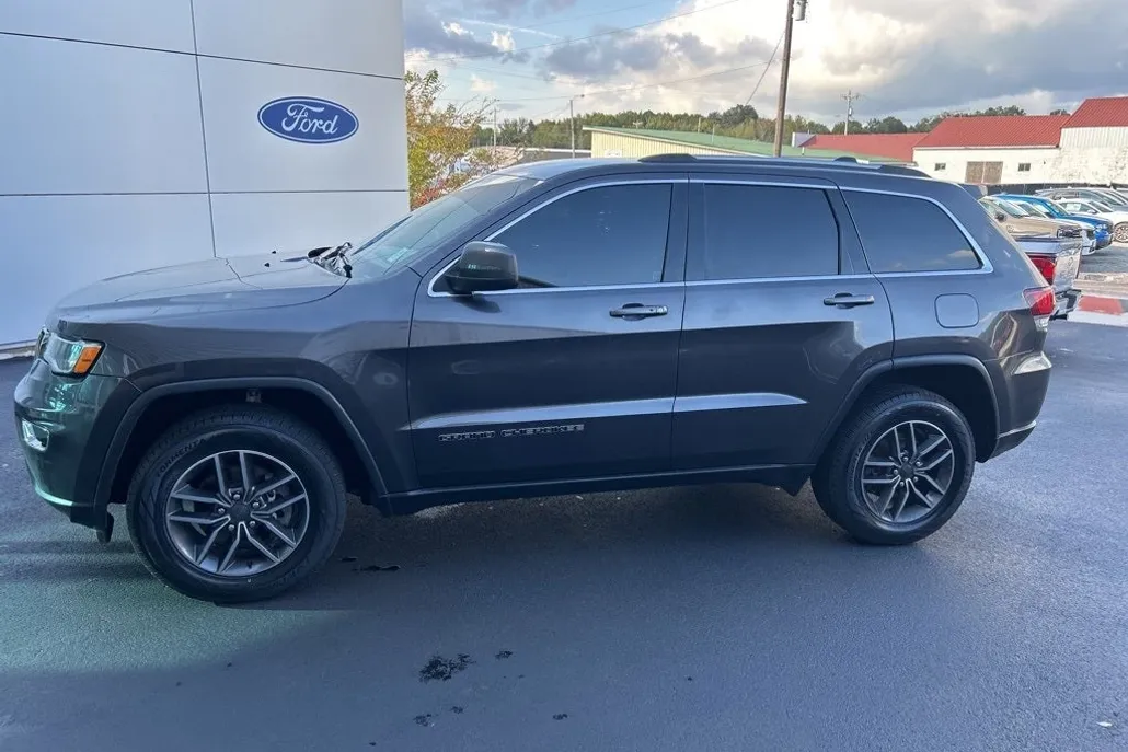 2020 Jeep Grand Cherokee Laredo E photo 1
