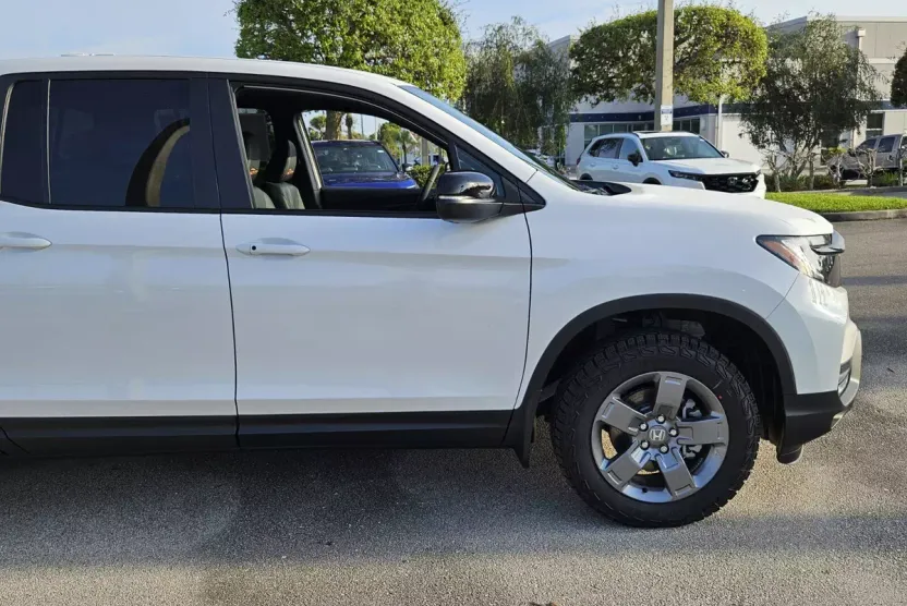 2025 Honda Ridgeline TrailSport photo 1