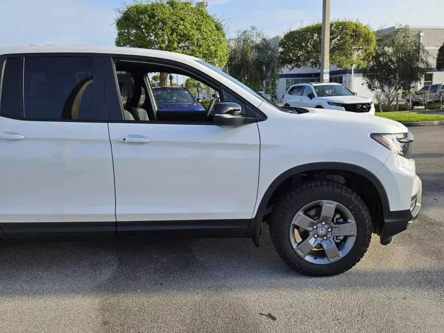 2025 Honda Ridgeline TrailSport photo 1