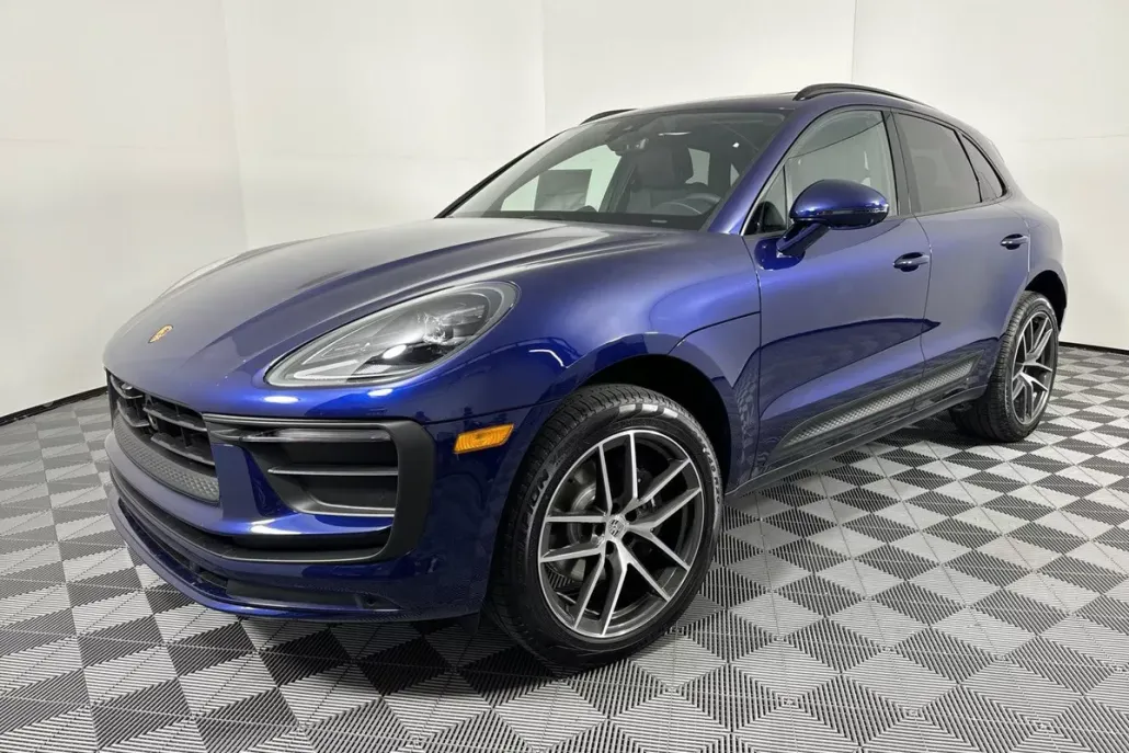2025 Porsche Macan photo 1