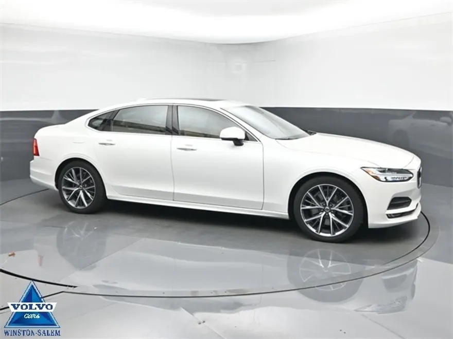 2019 Volvo S90 T6 Momentum photo 1