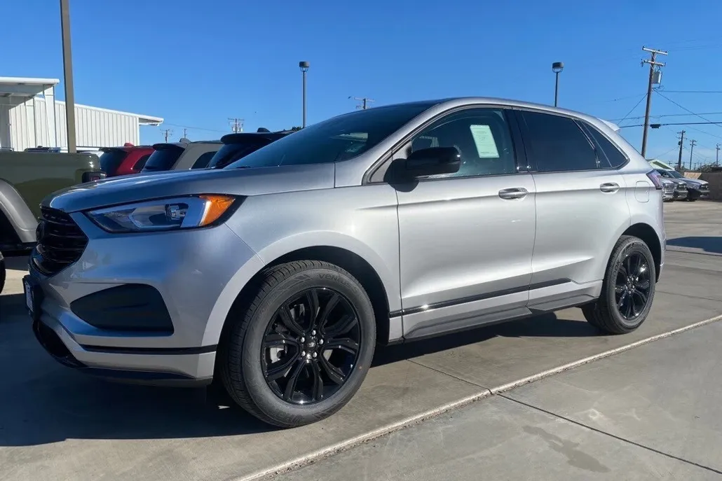 2024 Ford Edge SE photo 1