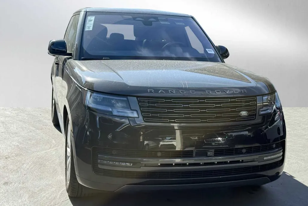 2023 Land Rover Range Rover SE photo 1