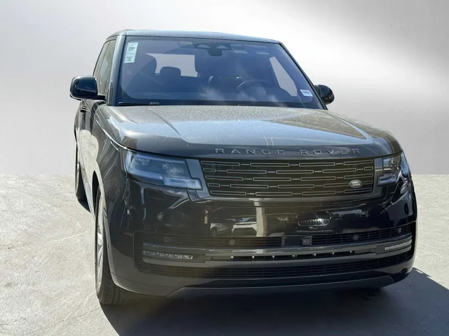 2023 Land Rover Range Rover SE photo 1