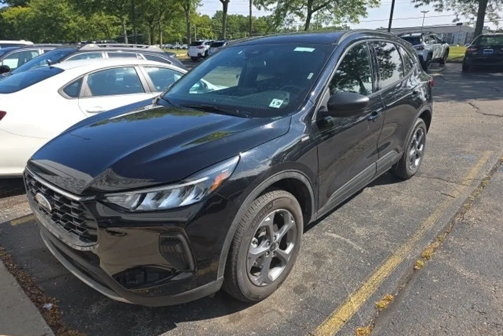 2025 Ford Escape ST-Line photo 1