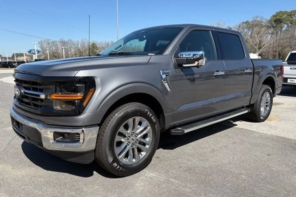 2025 Ford F-150 XLT photo 1