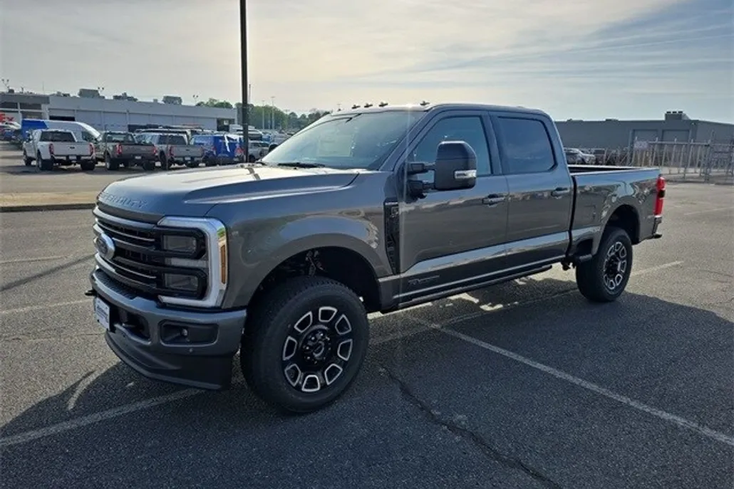 2025 Ford F-350 Platinum photo 1