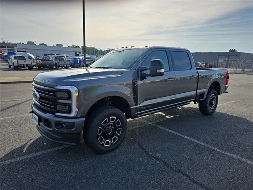 2025 Ford F-350 Platinum photo 1