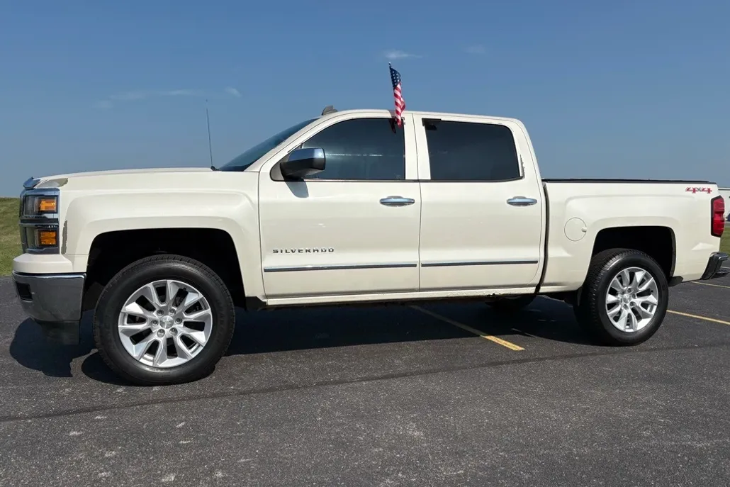 2014 Chevrolet Silverado 1500 LT photo 1