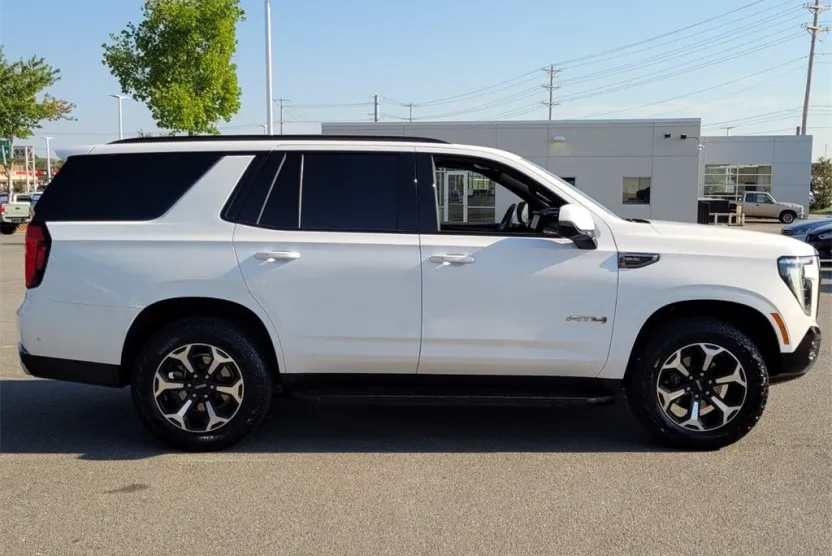 2025 Gmc Yukon AT4 photo 1