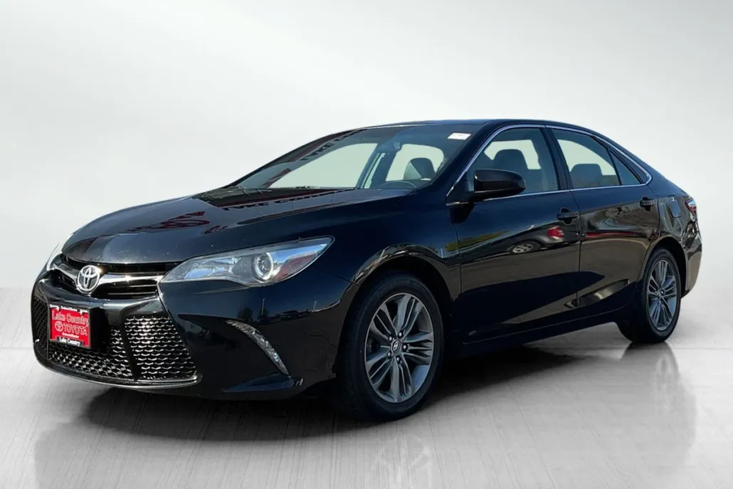 2016 Toyota Camry SE photo 1