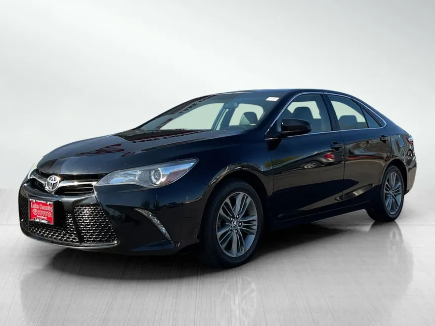 2016 Toyota Camry SE photo 1