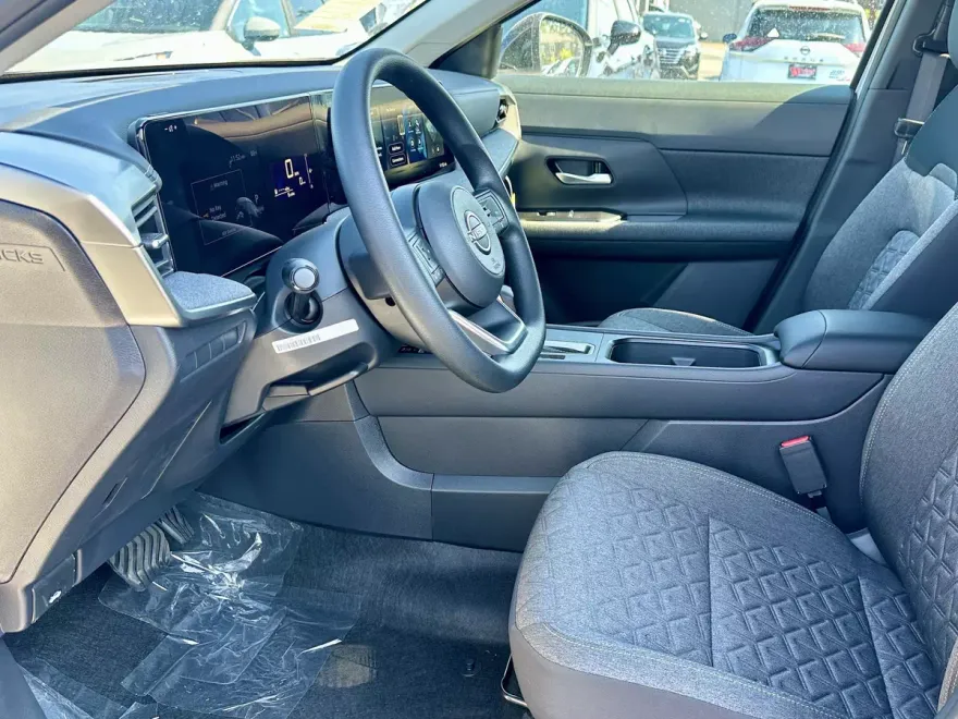 2026 Nissan Kicks SV photo 1