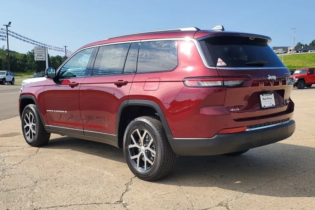 2025 Jeep Grand Cherokee Limited photo 1