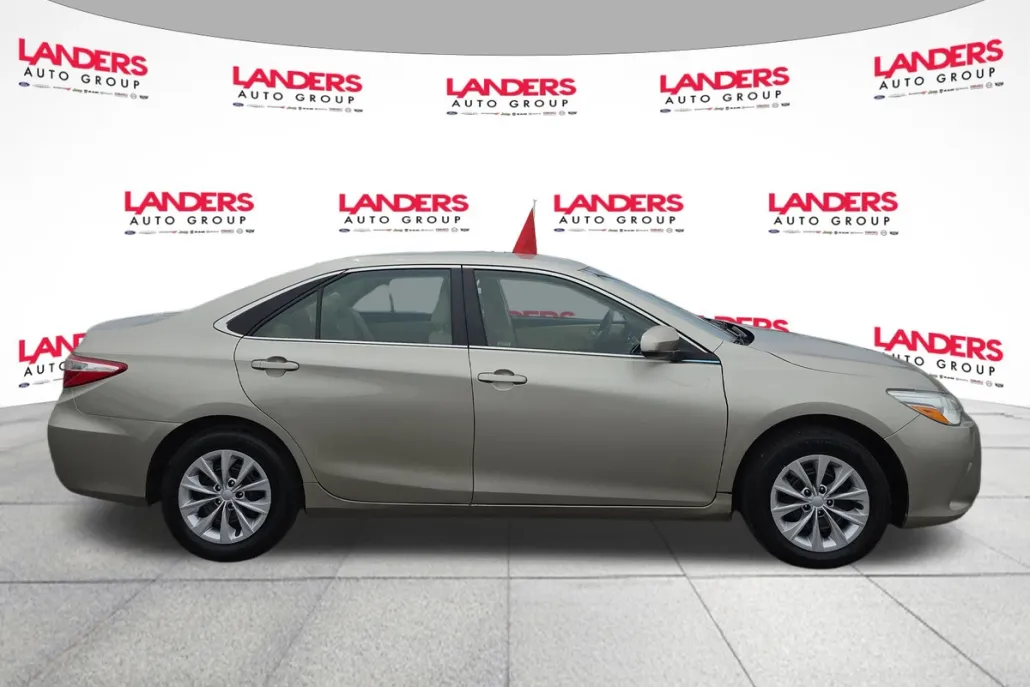 2017 Toyota Camry XLE XSE photo 1
