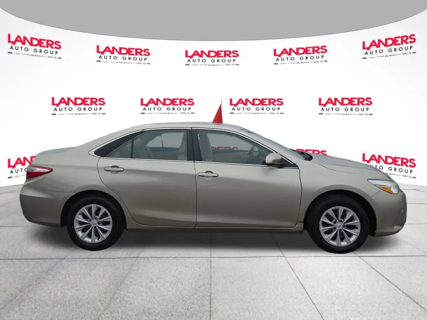 2017 Toyota Camry XLE XSE photo 1