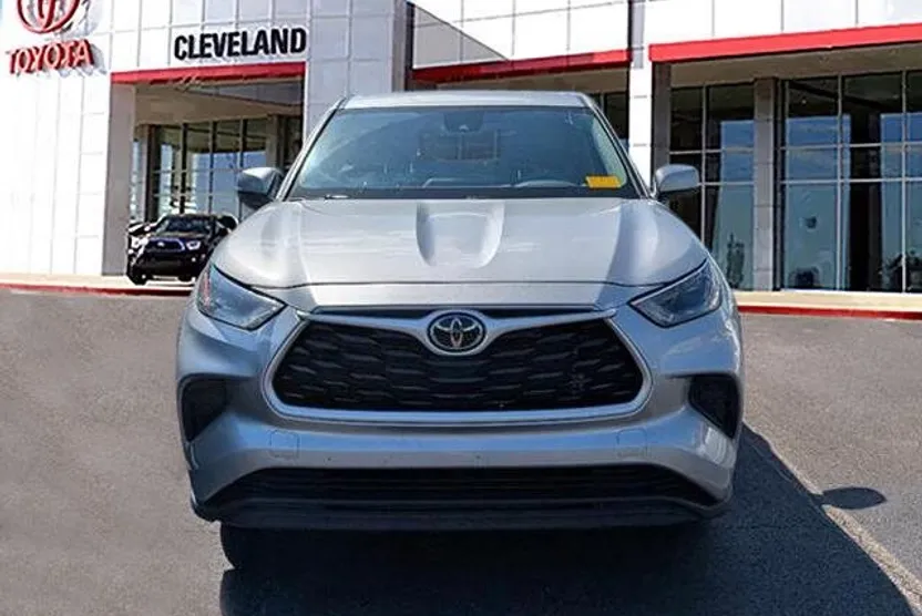 2023 Toyota Highlander L photo 1