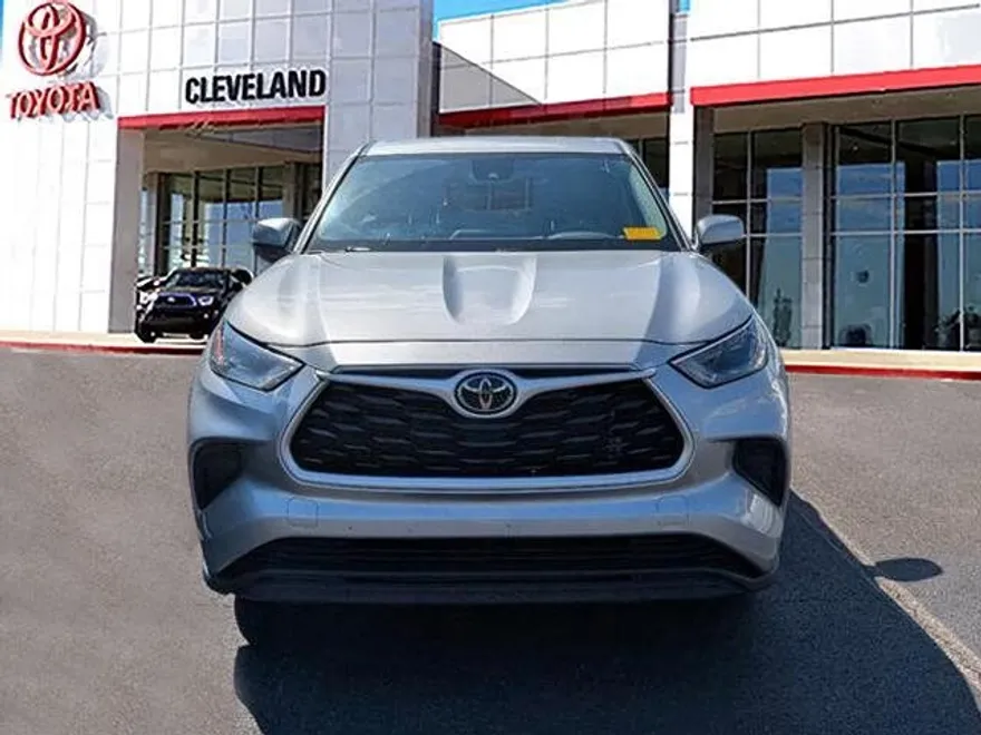 2023 Toyota Highlander L photo 1