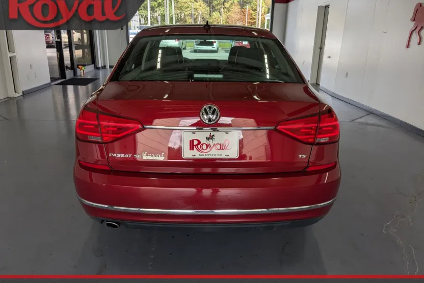 2016 Volkswagen Passat TDI SE photo 1