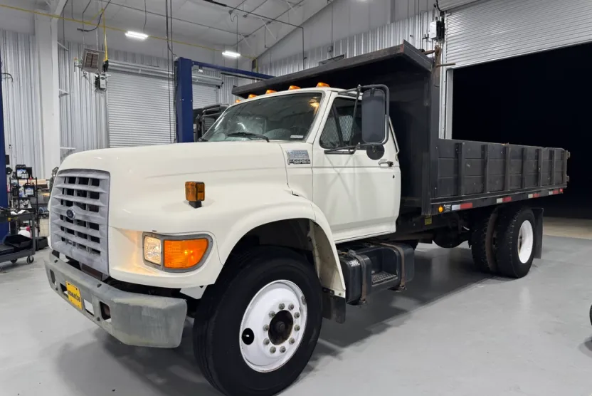 1998 Ford F-700 photo 1