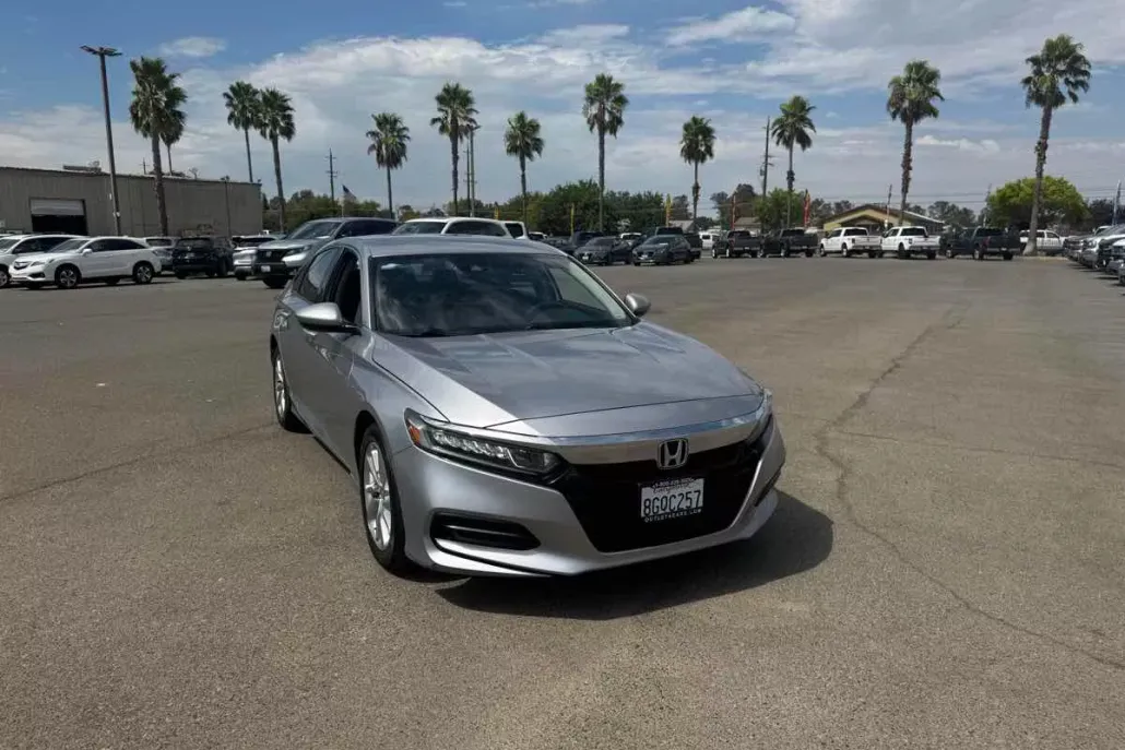 2018 Honda Accord LX 1.5T photo 1