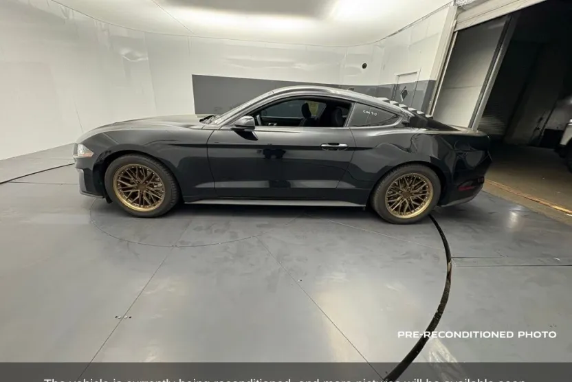 2022 Ford Mustang EcoBoost photo 1