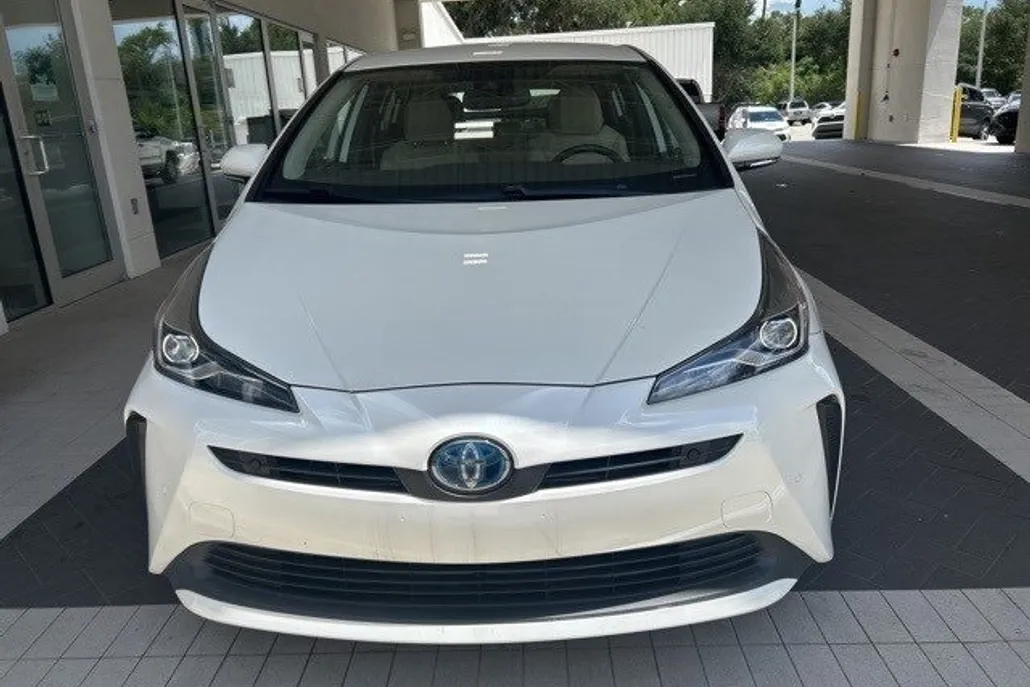 2020 Toyota Prius XLE photo 1