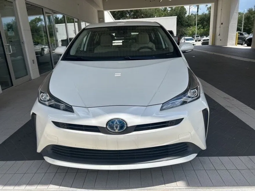 2020 Toyota Prius XLE photo 1