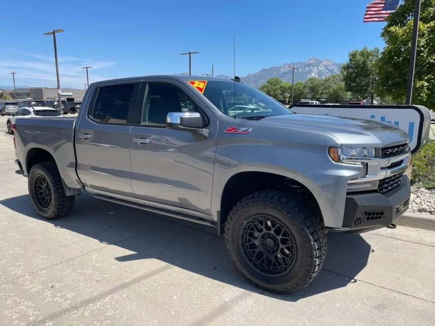 2022 Chevrolet Silverado 1500 LT photo 1