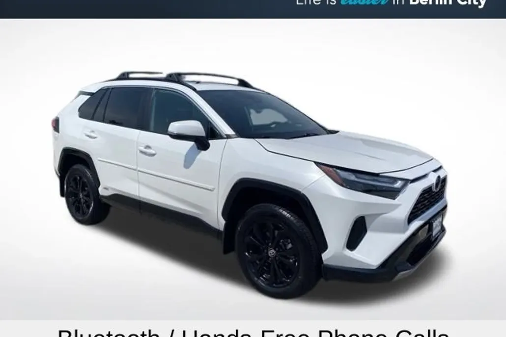 2024 Toyota RAV4 Hybrid SE photo 1