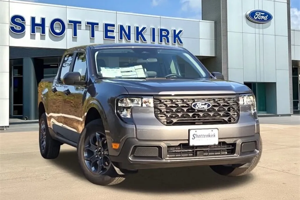2025 Ford Maverick XLT photo 1