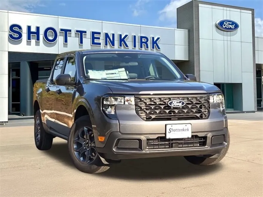 2025 Ford Maverick XLT photo 1