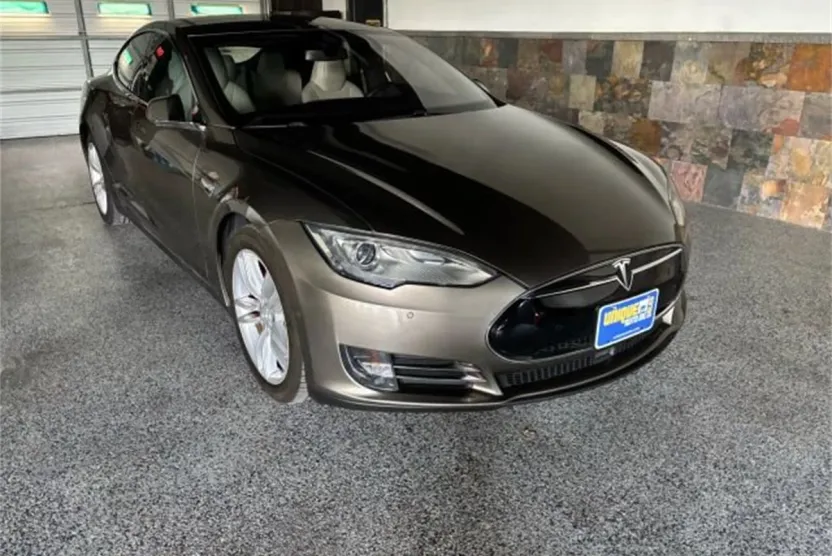 2015 Tesla Model S photo 1