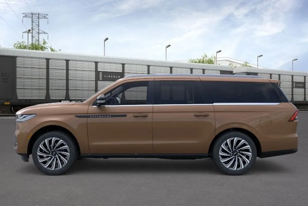 2025 Lincoln Navigator Black Label photo 1