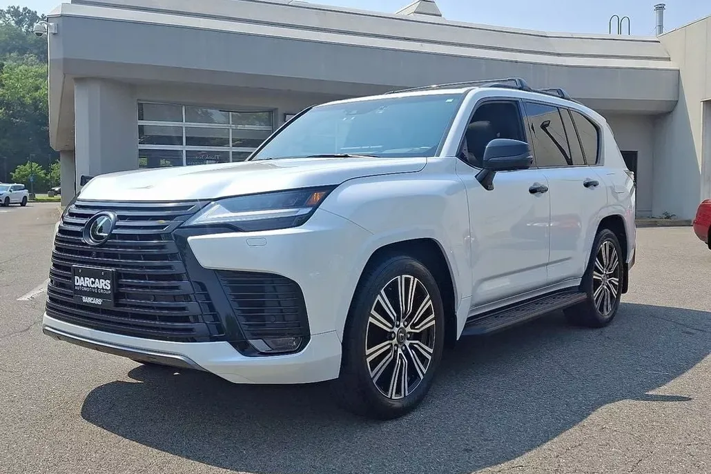 2024 Lexus LX 600 Luxury photo 1