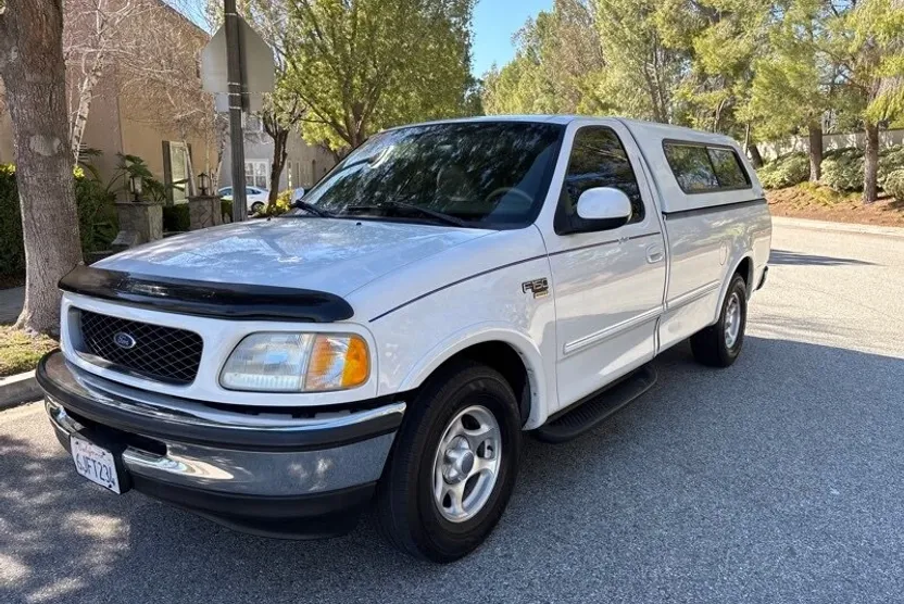 1998 Ford F-150 Lariat photo 1