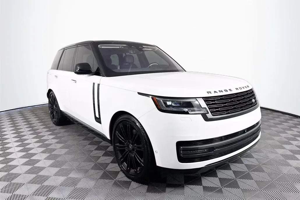 2023 Land Rover Range Rover SE photo 1