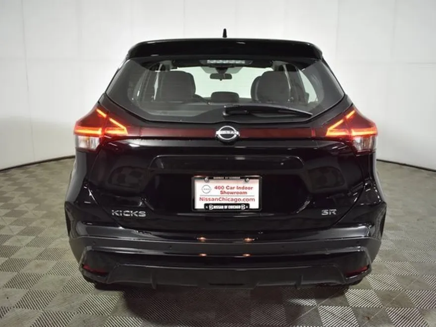 2024 Nissan Kicks SR photo 1