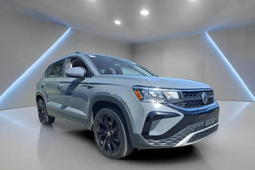 2022 Volkswagen Taos SE photo 1