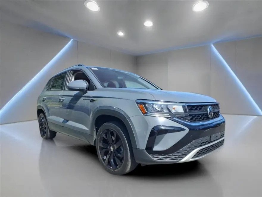 2022 Volkswagen Taos SE photo 1